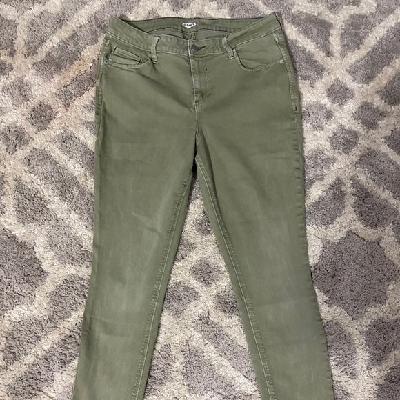 Old Navy Rockstar Super Skinny Jeans - Picture 2 of 5